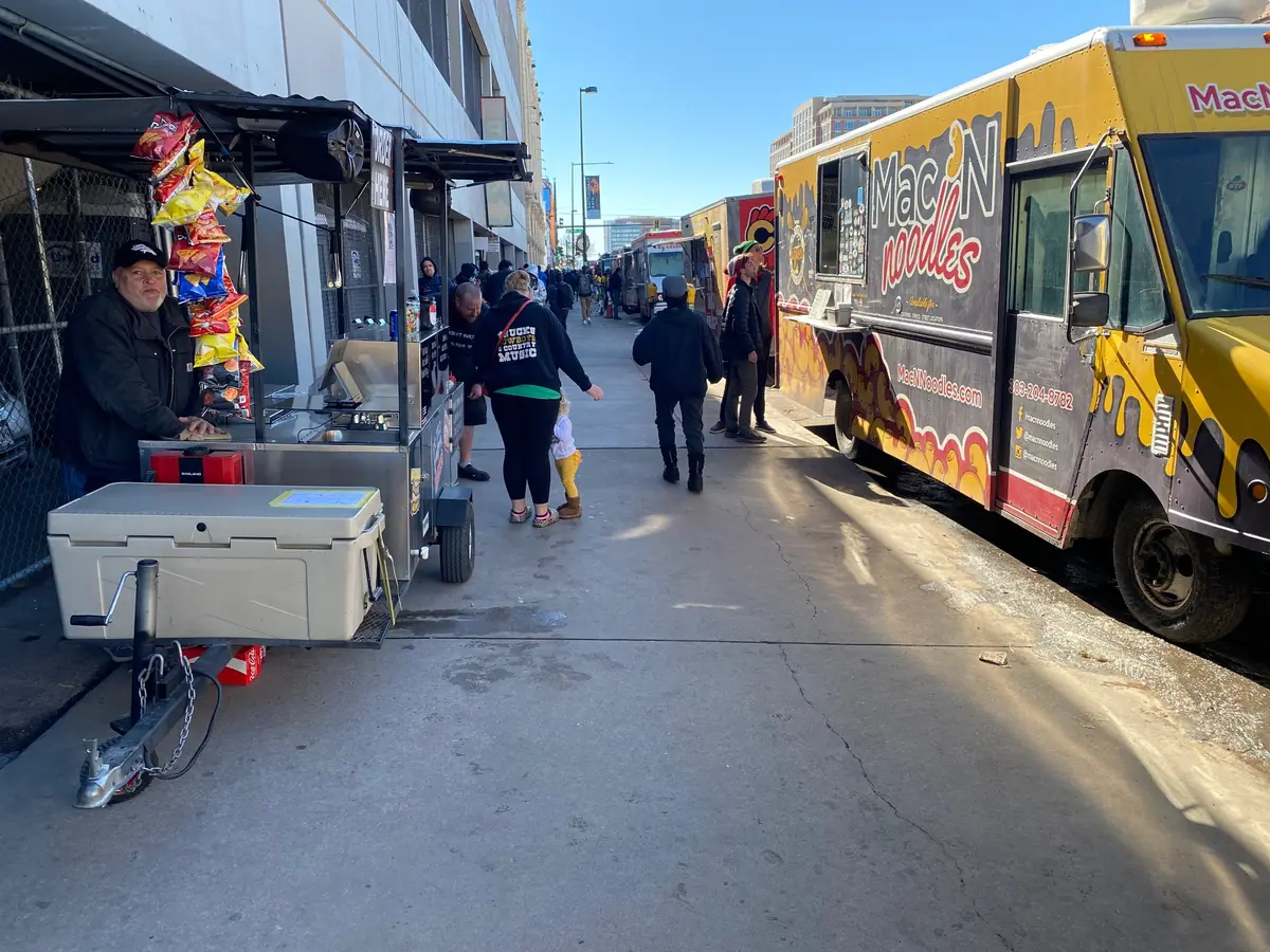 Mac N Noodles catering