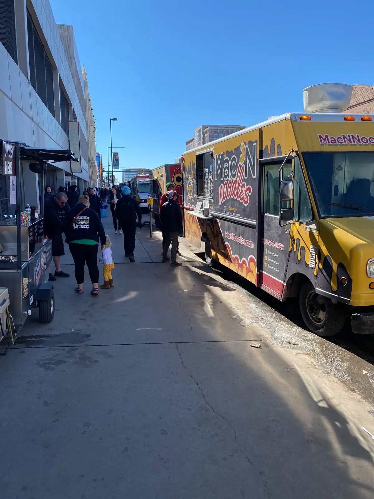 Mac N Noodles catering