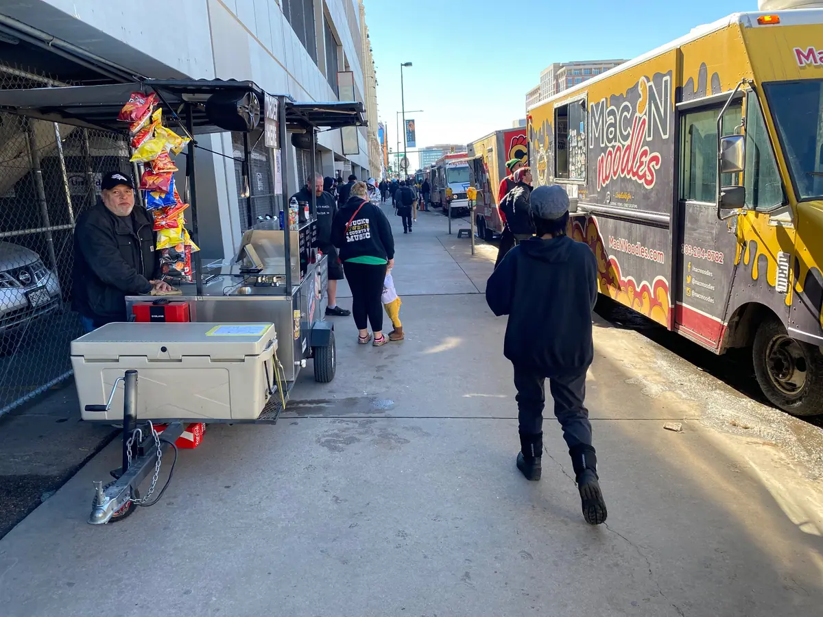 Mac N Noodles catering
