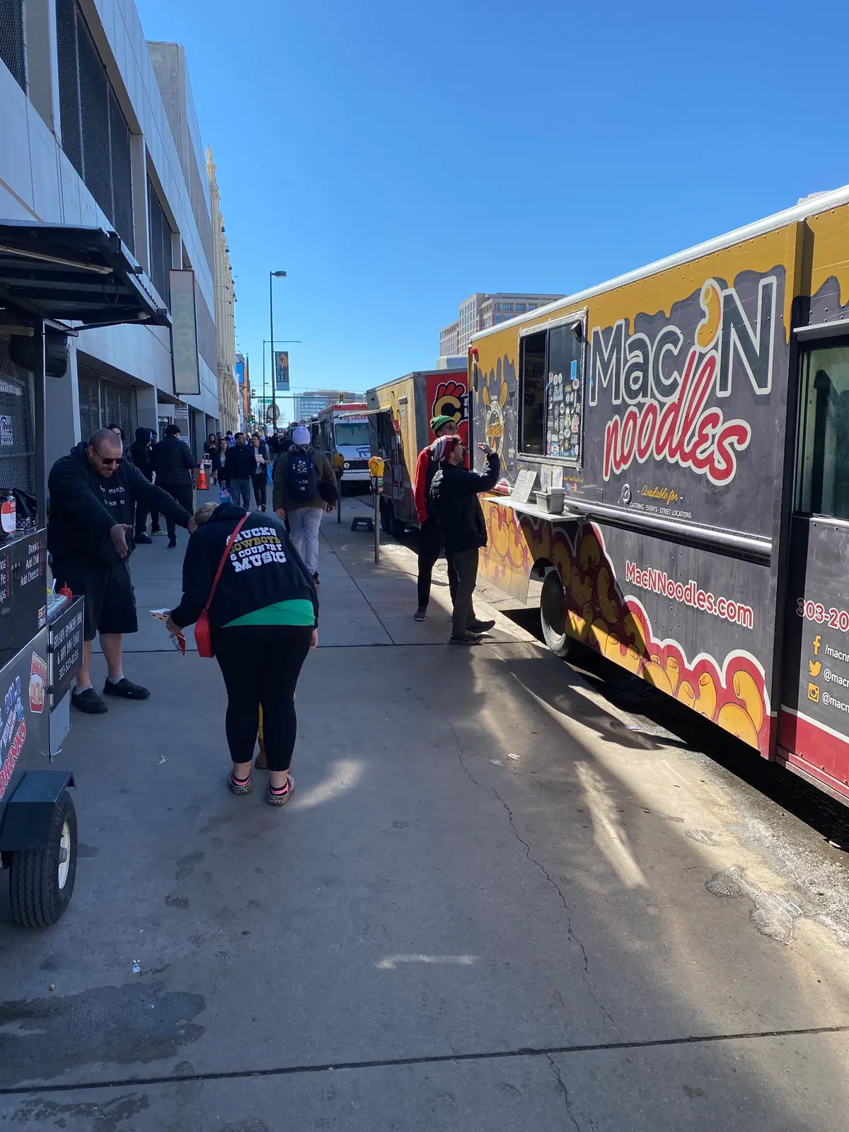 Mac N Noodles catering