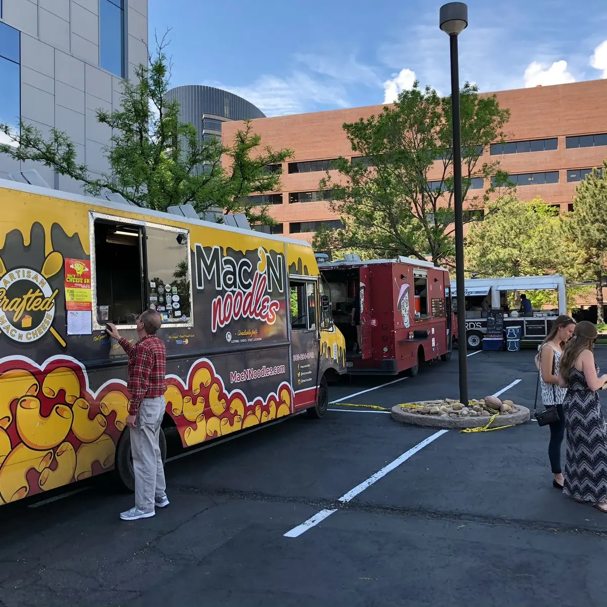 Mac N Noodles catering