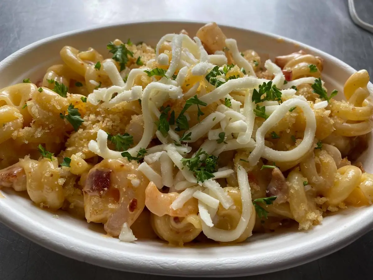 Mac N Noodles food truck catering in Little River Landing, GA