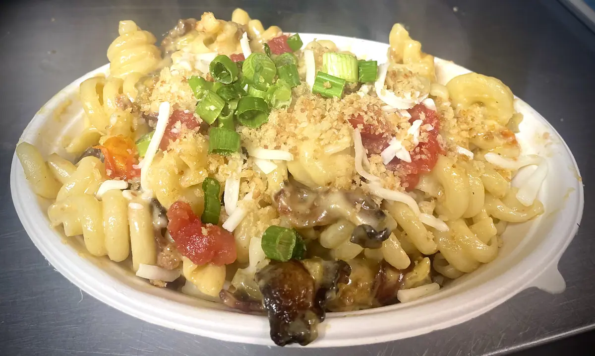 Mac N Noodles food truck catering in Lincoln Hills, GA