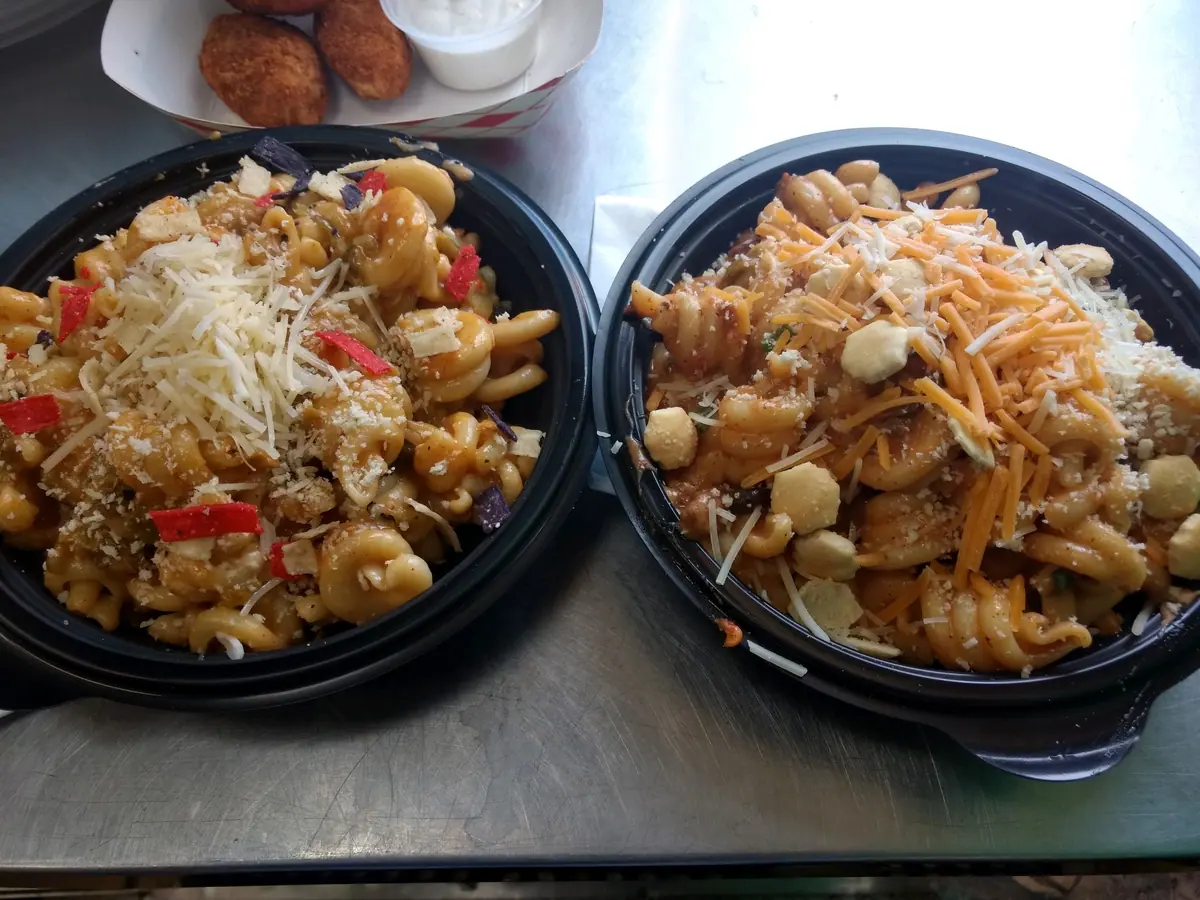Mac N Noodles food truck catering in Leisure Woods, GA