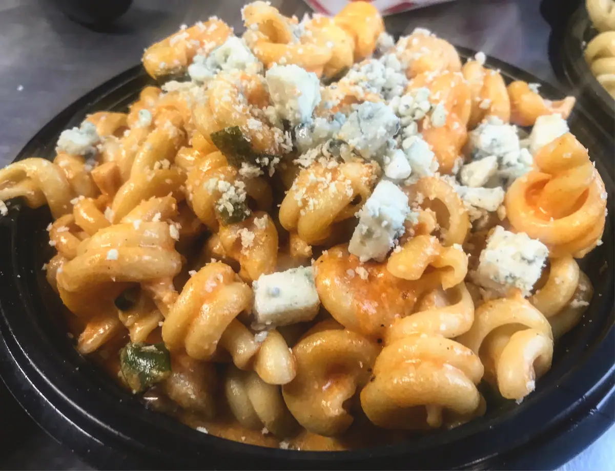 Mac N Noodles food truck catering in Park View Homes, GA