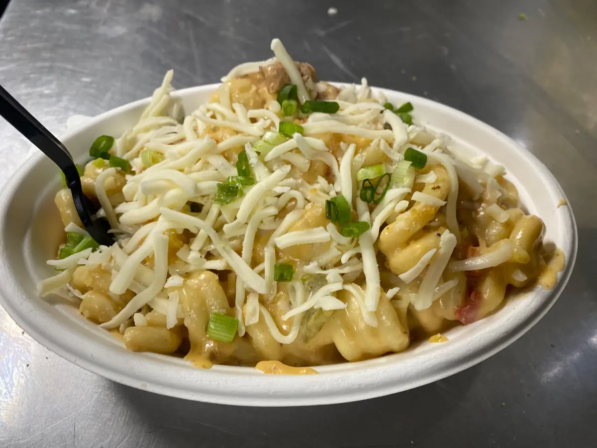 Mac N Noodles food truck catering in Louvale Station, GA