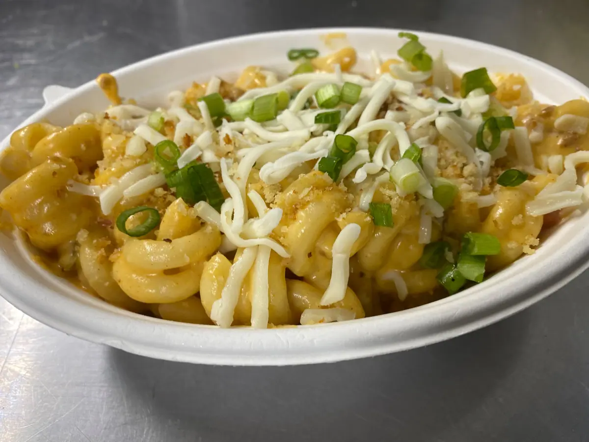 Mac N Noodles food truck catering in Owensboro, GA