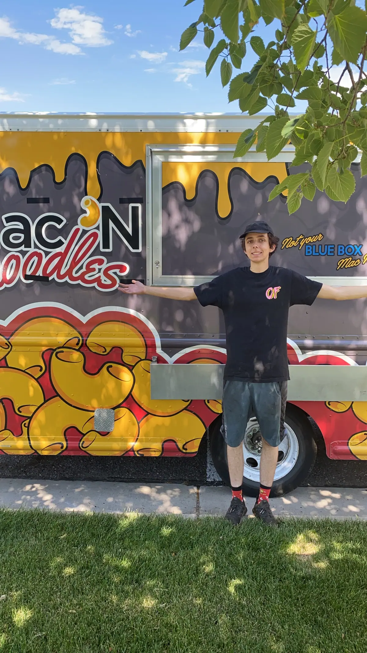 Mac N Noodles food truck at an event