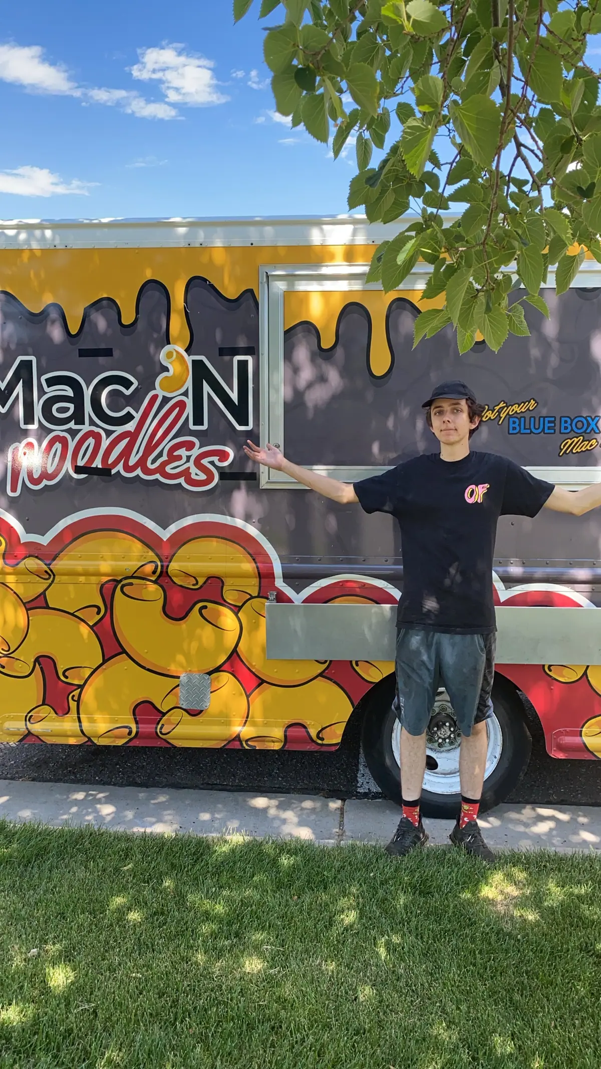 Mac N Noodles food truck at an event