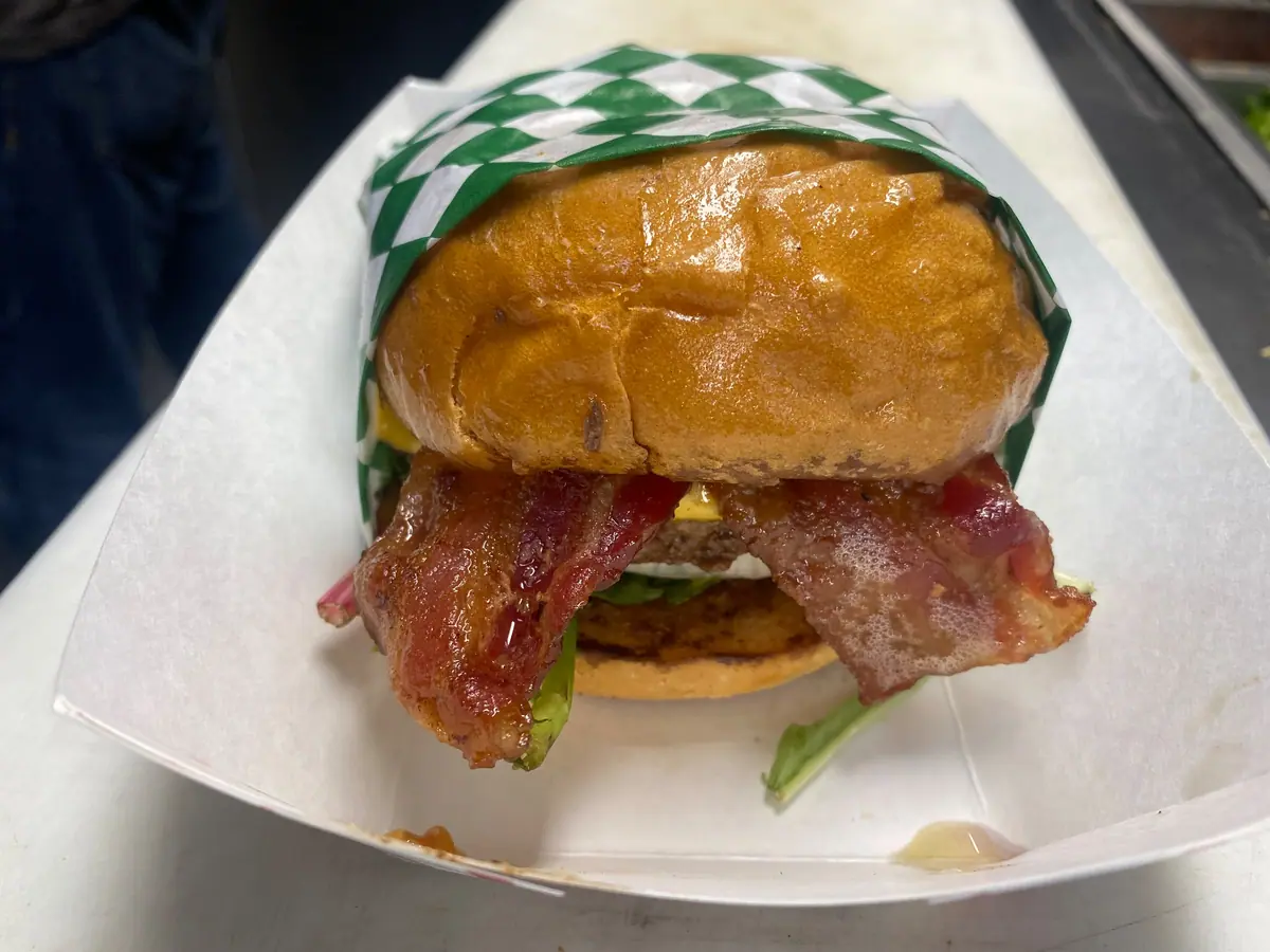 The Burger Bus food truck catering in Jay Villa, AL